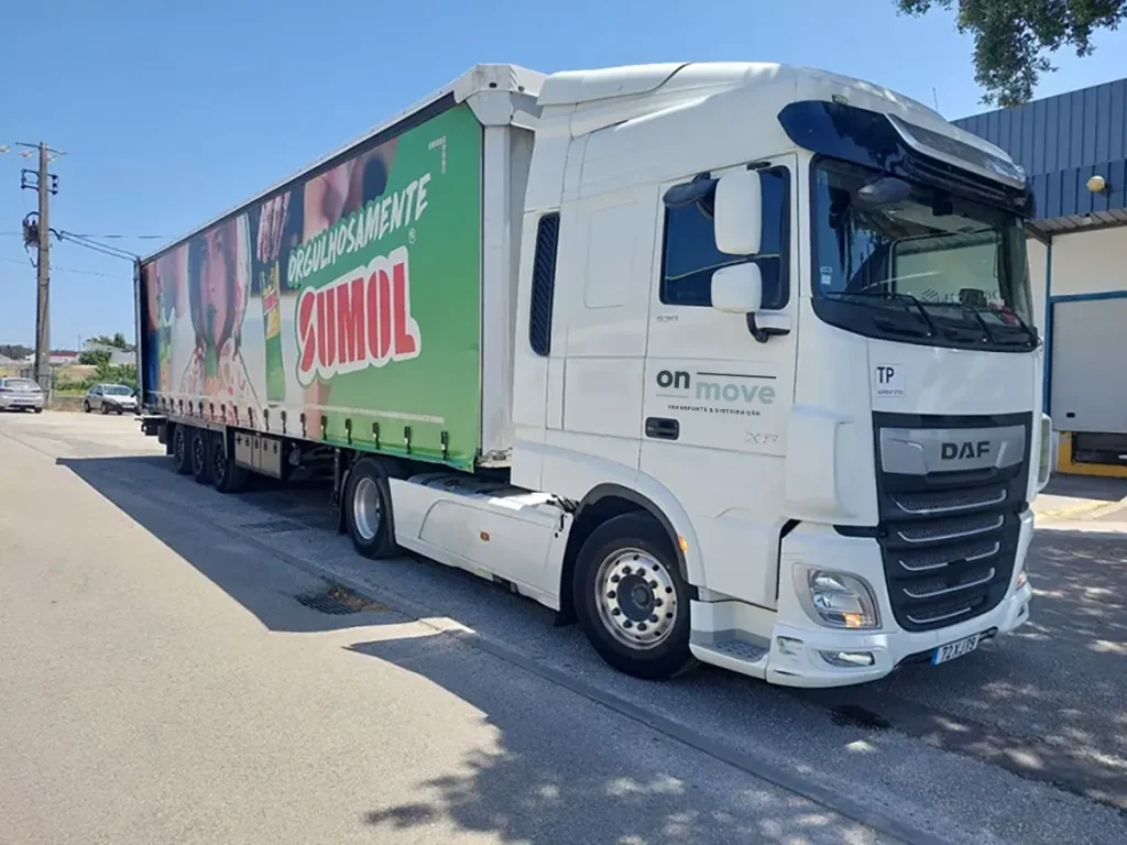 Camião de transporte rodoviário de mercadorias para empresas